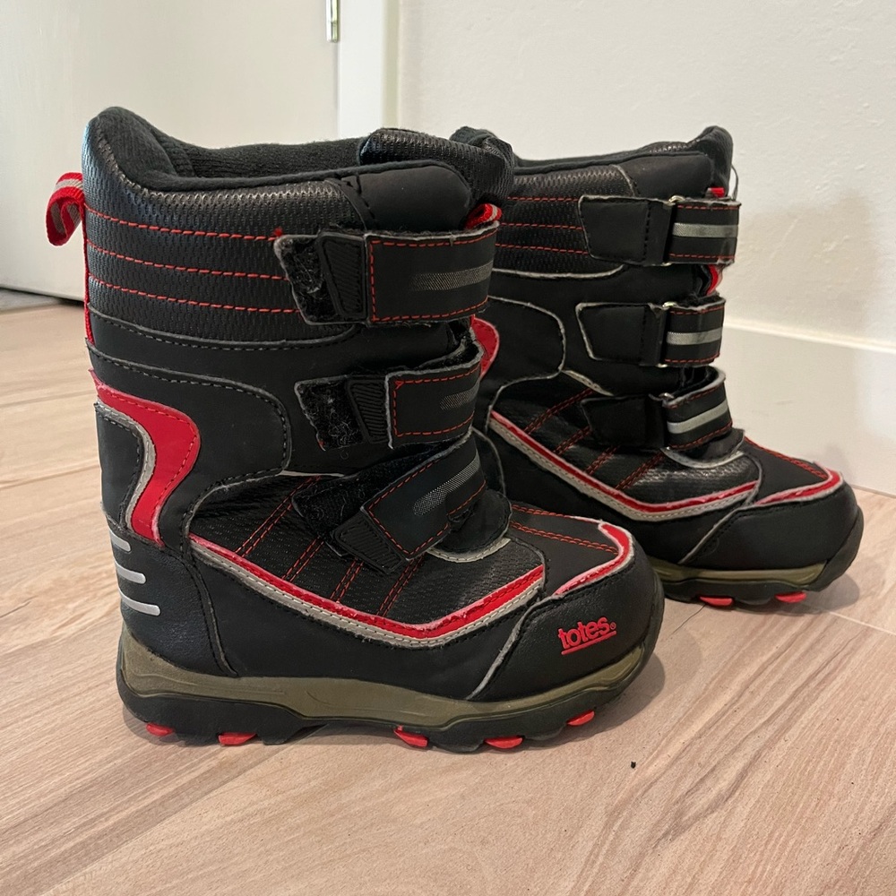 Totes Kids Black and Red Winter Boots Size 12
